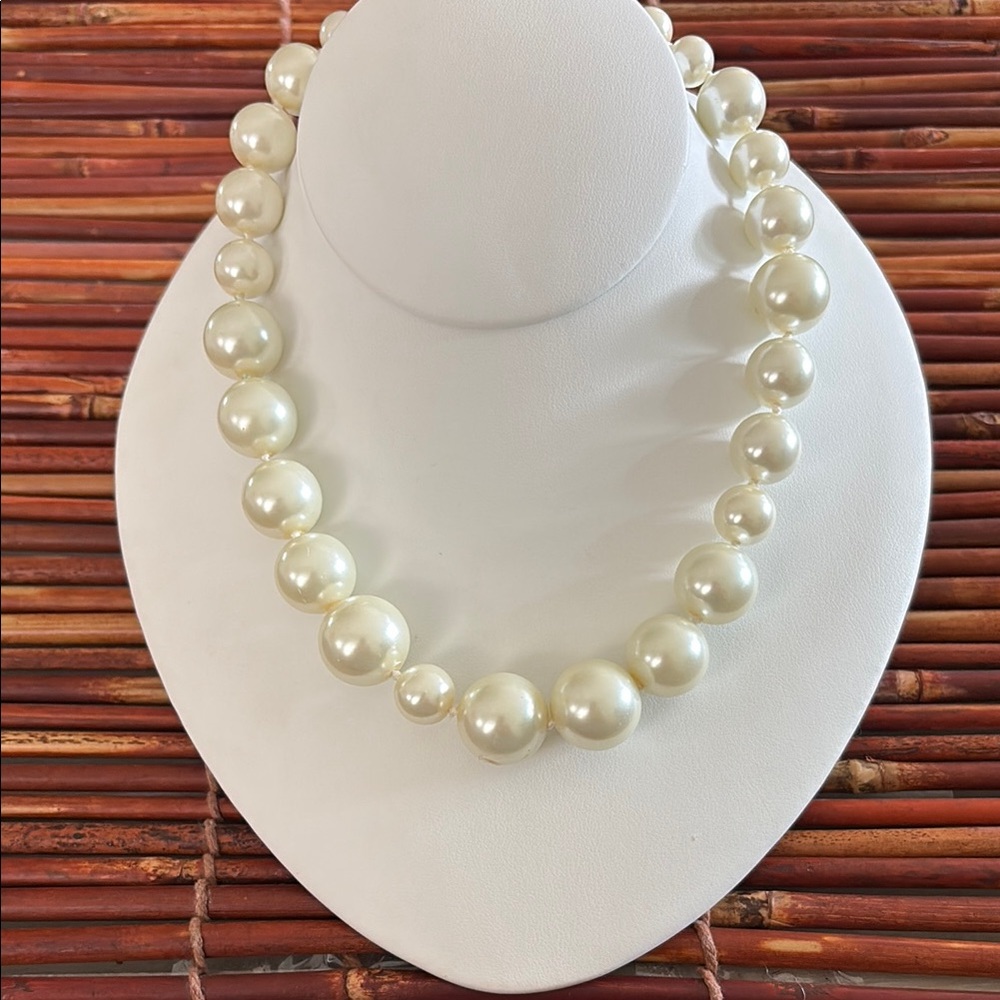 Talbots Cream Pearl Necklace Classic Elegance